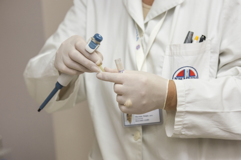 medecin-LE PRADET-min_person-white-care-medicine-health-laboratory-917211-pxhere.com